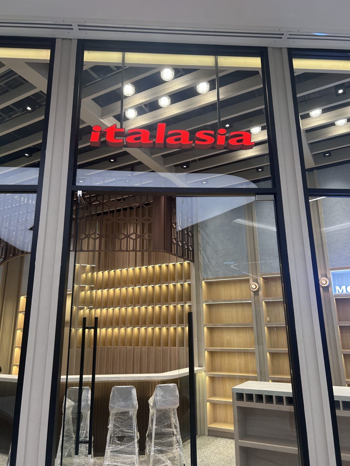 Front door of Italasia One Bangkok.